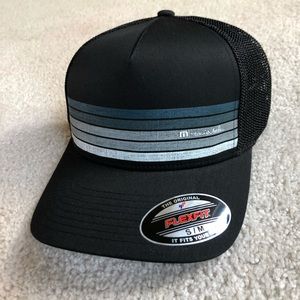 NWT *** Travis Mathew Hat S/M